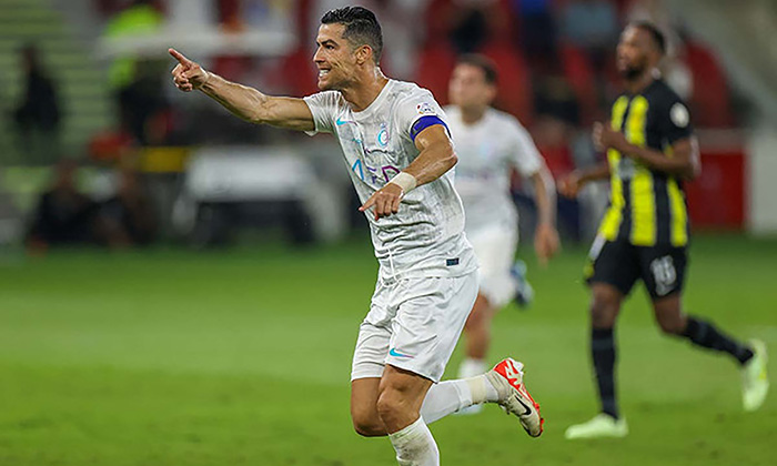 Ronaldo brilla en Arabia Saudita; Anota doblete