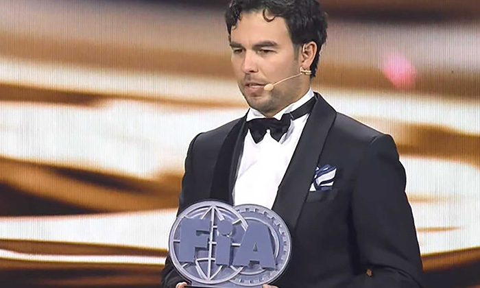 Recibe Checo Pérez premio como subcampeón en la Gala FIA
