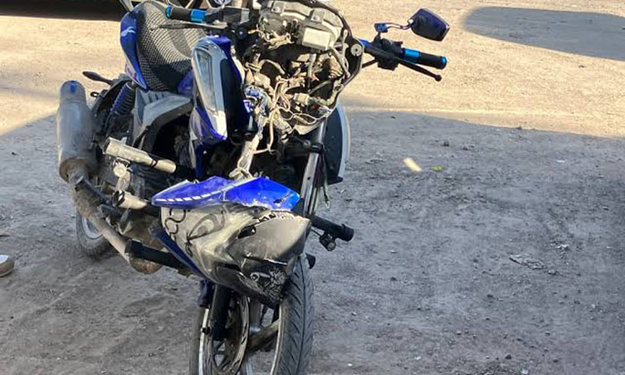 Choca motocicleta contra automóvil en Guaymas Norte
