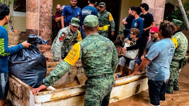 En Acapulco, 265 mil damnificados por ‘Otis’ han recibido apoyo de limpieza