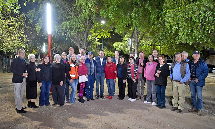 Entrega Toño Astiazarán rehabilitación a parque en la colonia Santa Fe