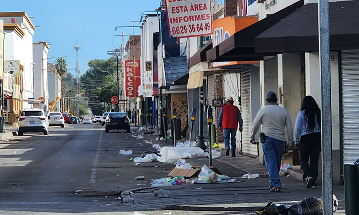 Dejan “cochinones” lleno de basura el Centro tras los festejos de Año Nuevo