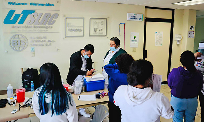 Realizan jornada de salud a comunidad universitaria en la Universidad Tecnológica de SLRC