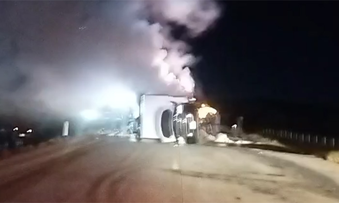 Tras choque se incendia tráiler en la carretera Guaymas-Hermosillo
