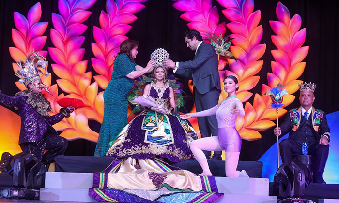 Coronan a Andrea del Carmen Viramontes Vergara como reina del Carnaval de Guaymas