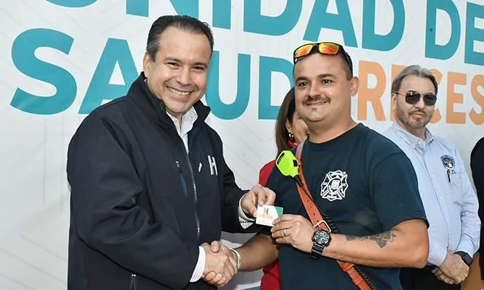 Inaugura clínica para policías y bomberos en la Costa; El Presidente Municipal Antonio Astiazarán