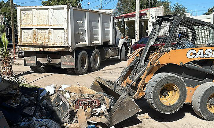Levantan autoridades 42 toneladas de cacharros en la colonia Norberto Ortega