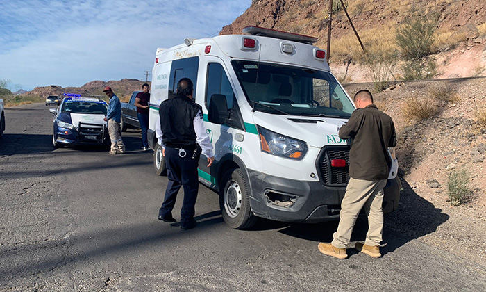 Choca pick up contra ambulancia en la carretera Guaymas-Empalme