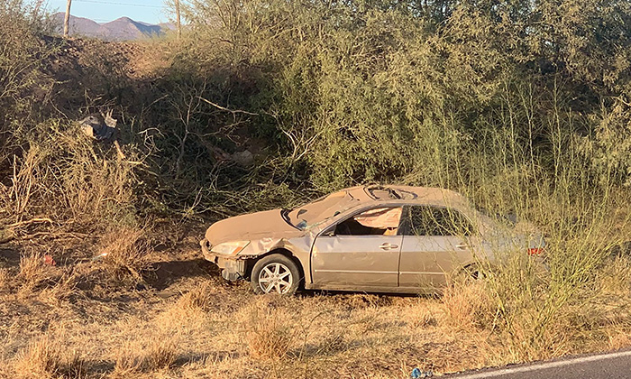 Muere conductor al volcar su auto en el Valle de Empalme