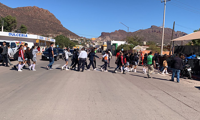 Evacuan escuela por amenaza de bomba en Guaymas