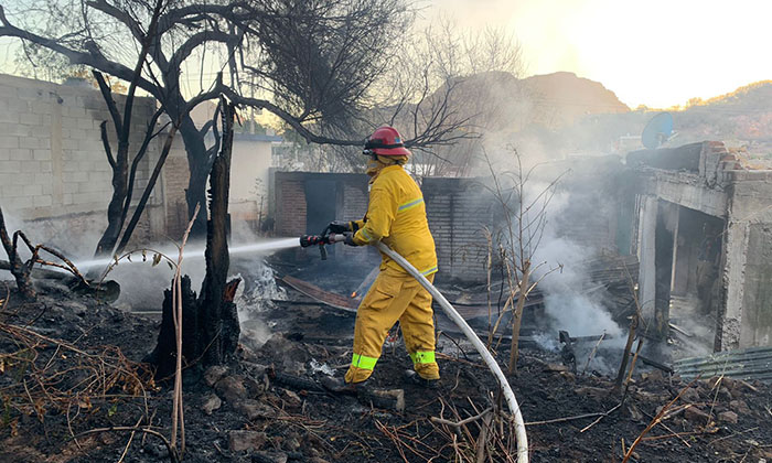 Se mantienen incendios forestales: Departamento de Bomberos en Guaymas