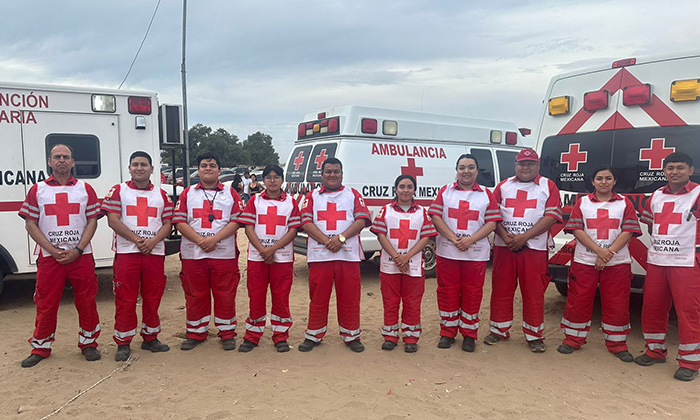 Brinda Cruz Roja apoyo a bañistas en la playa del Cochorit