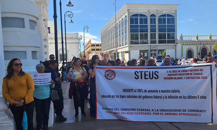Trabajadores del Steus se manifiestan frente a Palacio