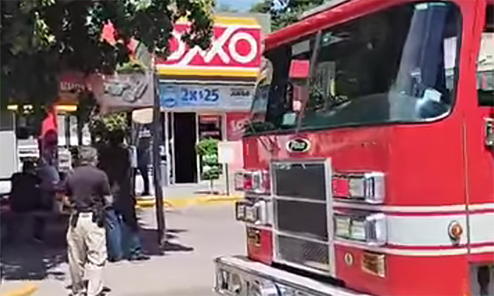 Controlan incendio en tienda de conveniencia enseguida del hospital Chávez