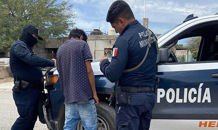 Cae “El Chango” por robo y le hallan droga en la comisaría Miguel Alemán