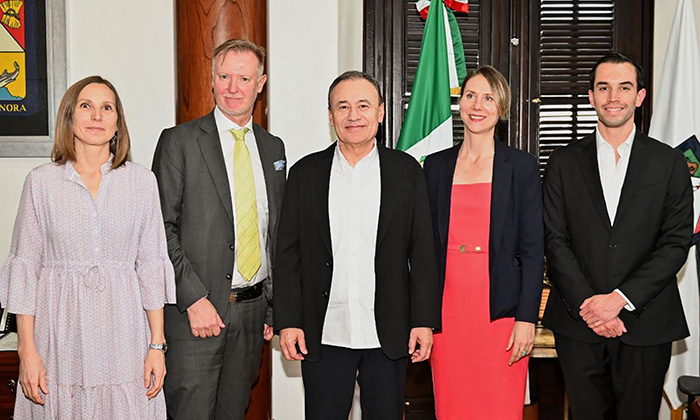 Se reúne gobernador con embajador de Finlandia en México en Palacio de Gobierno