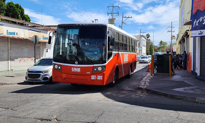 Baja afluencia de transporte público; Se prevé que hoy aumente la flota