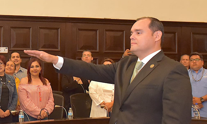Designan como alcalde interino a Eduardo Acuña tras solicitar licencia Antonio Astiazarán