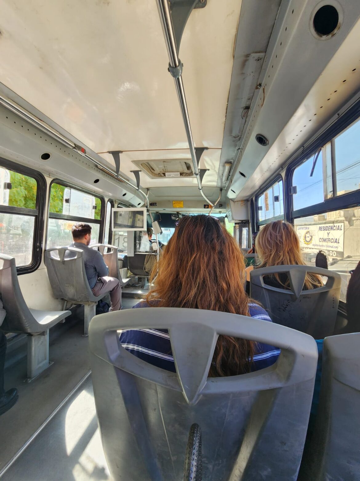 Incumplen con encendido del aire en transporte público