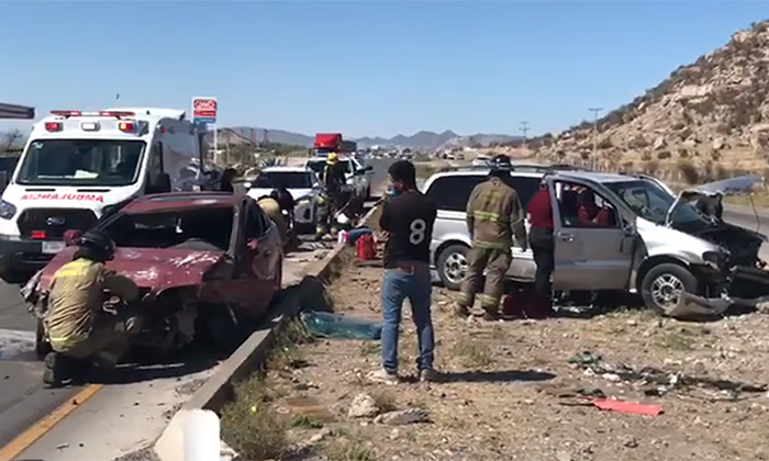 Deja choque múltiple cuatro heridos en la salida a Guaymas