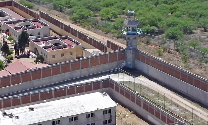 Capturan a custodios tras fuga de reo de Cereso en Nogales