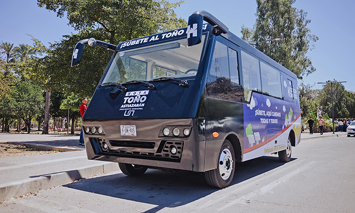 Propone Toño Astiazarán transporte eléctrico; Presenta su Toño Bus