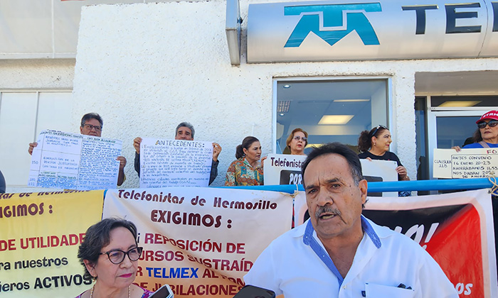 Se manifiestan jubilados de Telmex en la colonia Modelo