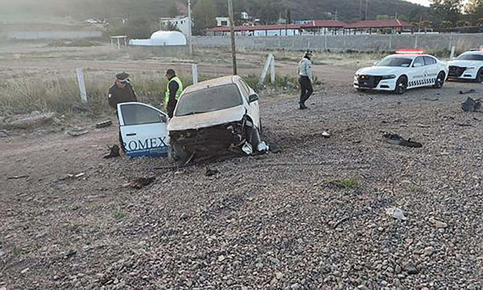 Deja accidente carretero dos heridos en Nogales