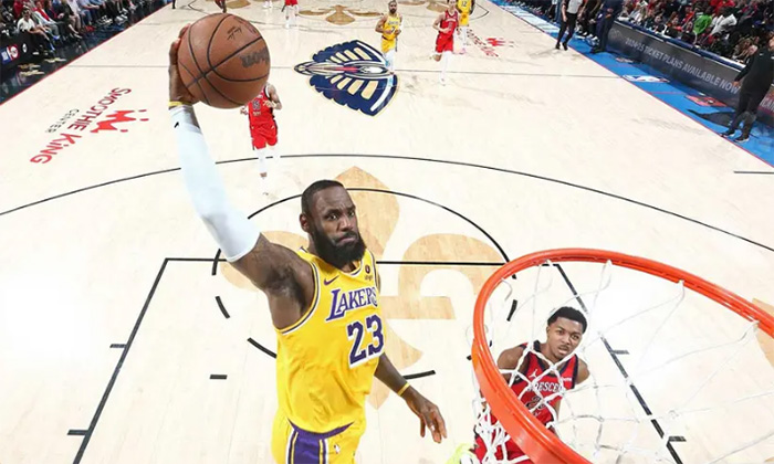 Lakers logra pase a los playoffs