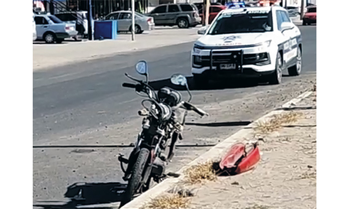 Embiste “auto fantasma” a motociclista en el bulevar Quiroga y Sóstenes Rocha