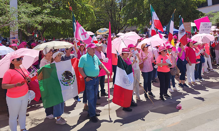 Realizan hermosillenses concentración Marea Rosa en la Plaza Zaragoza