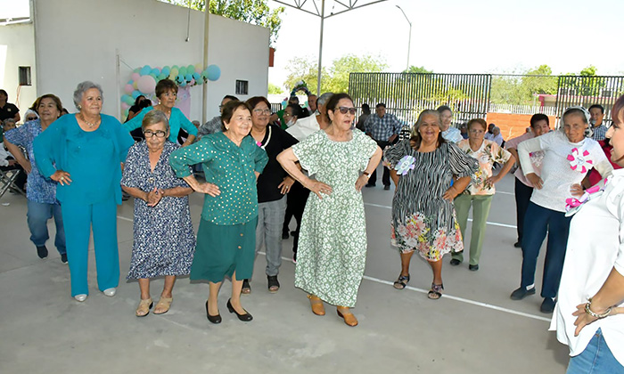 Festeja Municipio el Día de las Madres en Casa de los Abuelos