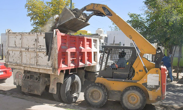 Limpian basureros clandestinos; Autoridades municipales