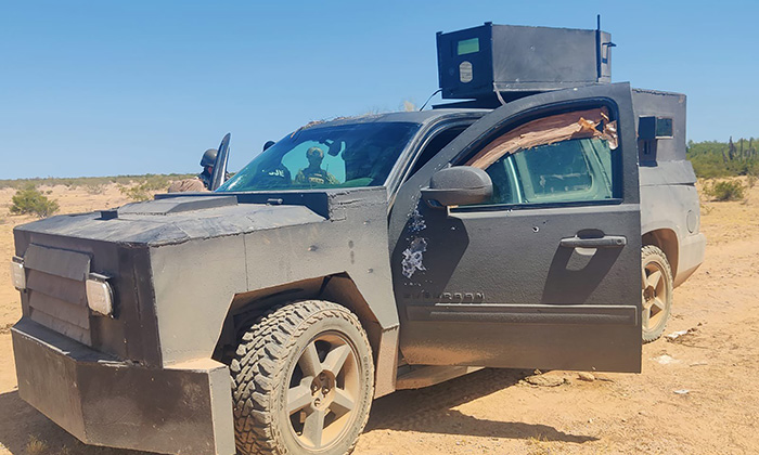 Aseguran vehículo “monstruo” y arsenal en Caborca