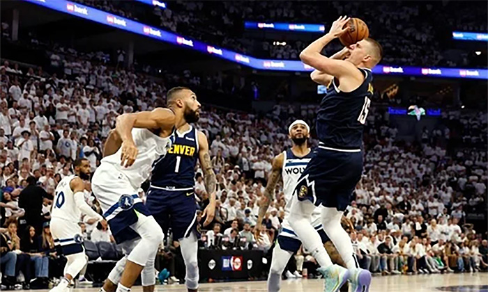 Empatan serie Nuggets a Timberwolves