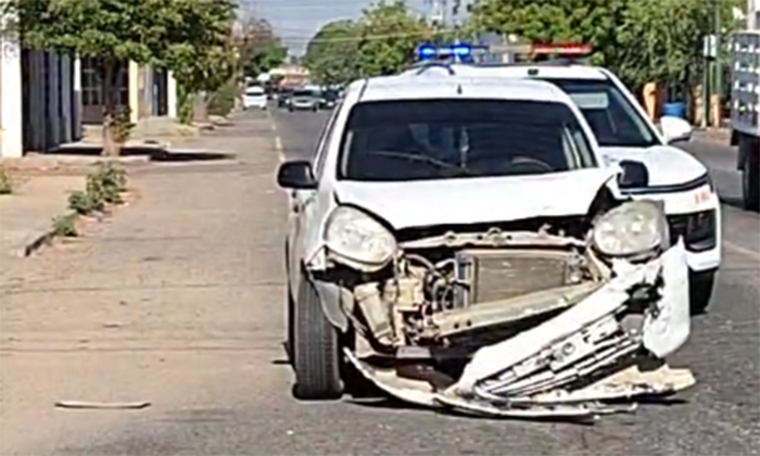 Protagonizan fuerte colisión en la colonia Olivares