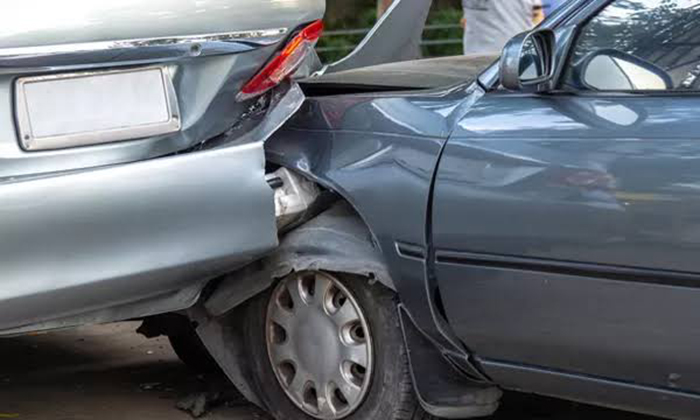 Daños materiales  deja accidente En la calzada