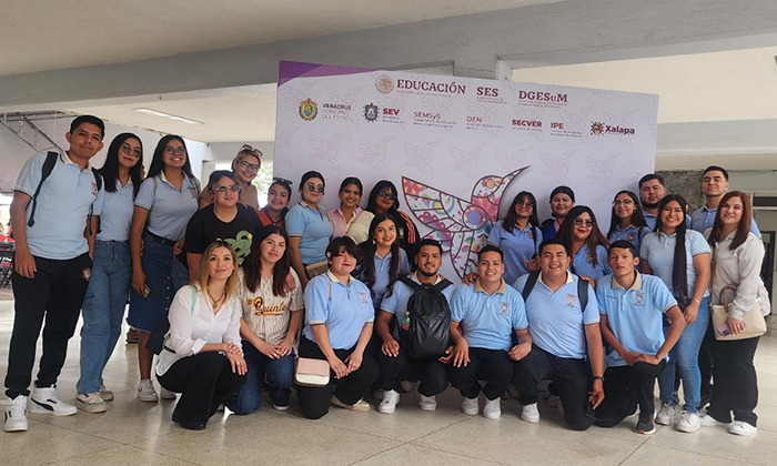 Alumnos del Creson acuden a festival del Normalismo en Veracruz