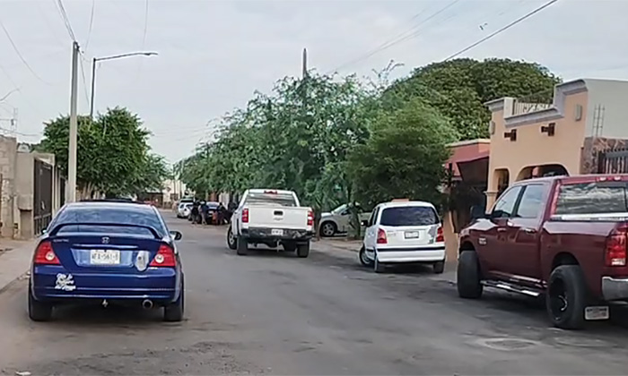 Balean a transeúnte desde un auto en la colonia Floresta