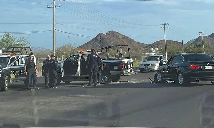 Se impacta patrulla contra automóvil en Guaymas