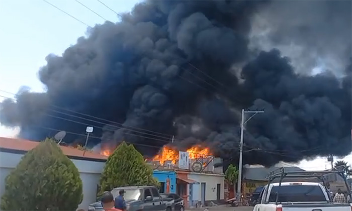 Consume fuego negocios en Sahuaripa; También arrasó con casas