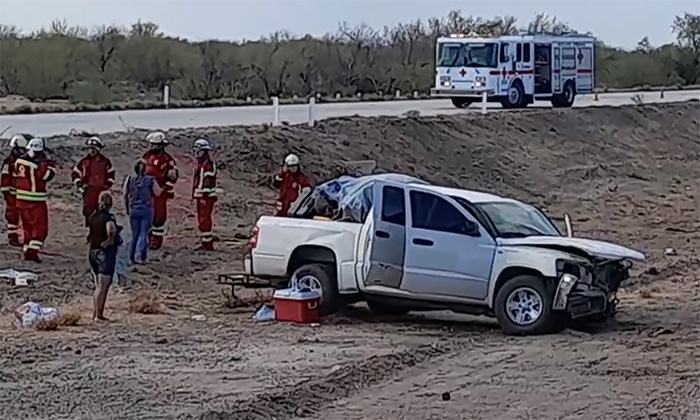 Deja volcamiento dos heridos en la carretera a Guaymas