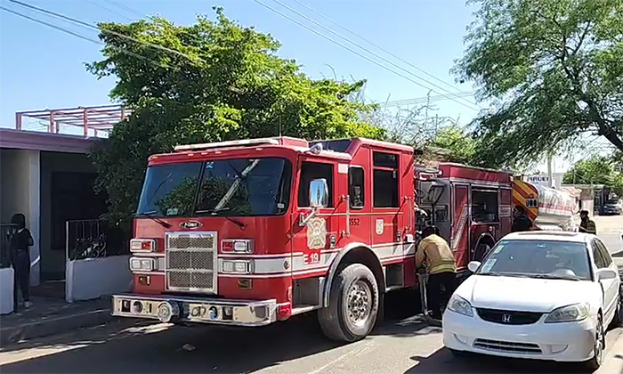 Controlan Bomberos incendio en una vivienda en la colonia López Portillo