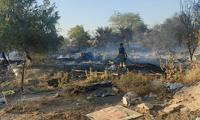 Consume incendio cuatro casas; Se sale de control quema de maleza