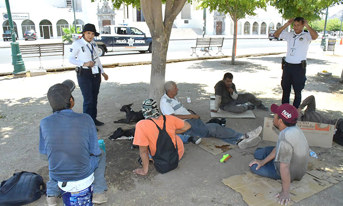 Llevan a más de 60 personas a albergues por el calor; Autoridades municipales