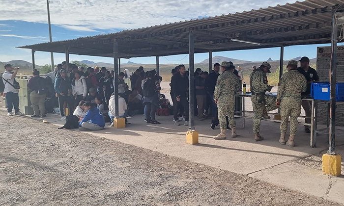 Rescatan a 73 migrantes indocumentados en la carretera Janos-Agua Prieta