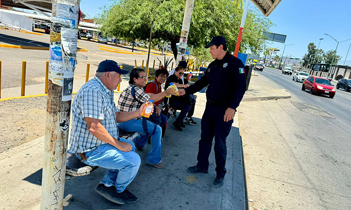 Ayuda a personas a evitar riesgos por altas temperaturas; Ayuntamiento de Hermosillo