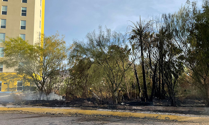 Controlan Bomberos fuerte incendio en Guaymas