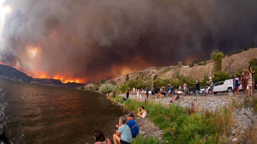 Mas de 100 Apagafuegos mexicanos Viajan a Alberta para Combatir Incendios Forestales