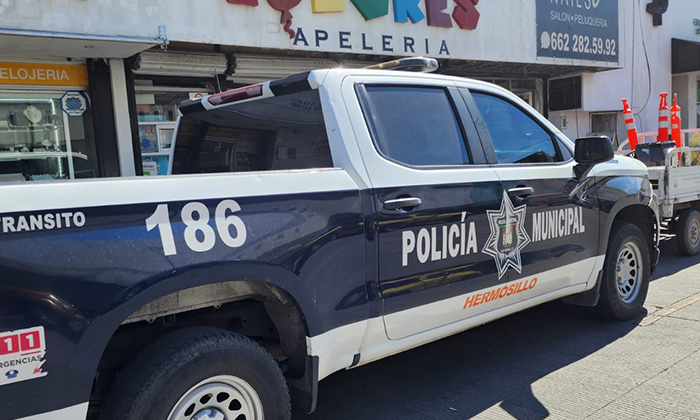 Cae pareja de jóvenes por agredir a policías en pleno Centro